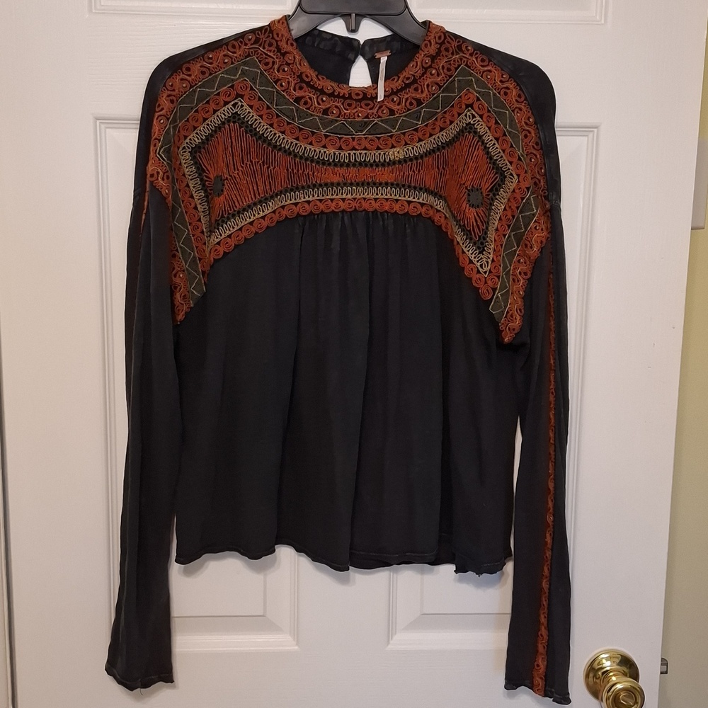 Free People sz L, snow Bunny swing top.